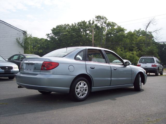 Saturn L Series 2003 photo 2