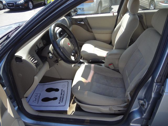 Saturn L Series 2003 photo 2