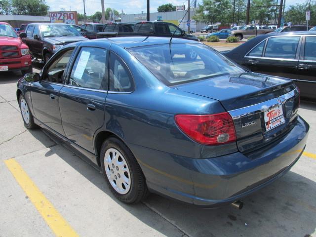 Saturn L Series 2003 photo 2