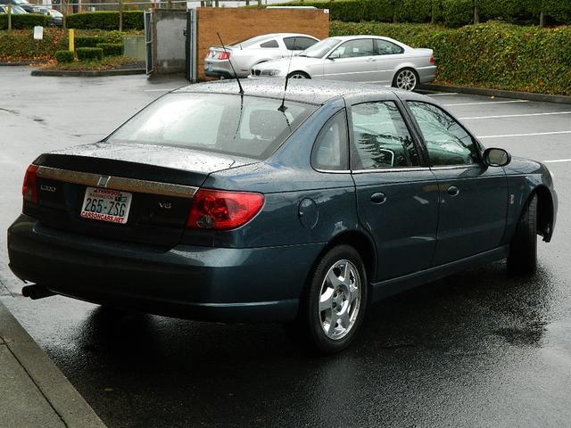 Saturn L Series 2003 photo 2