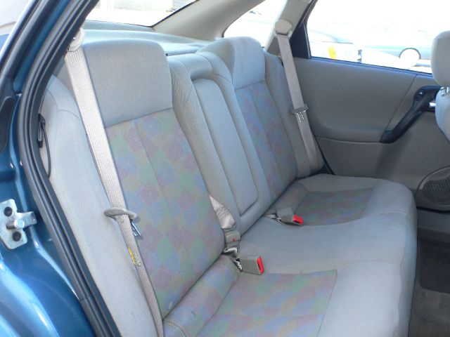 Saturn L Series 2003 photo 2