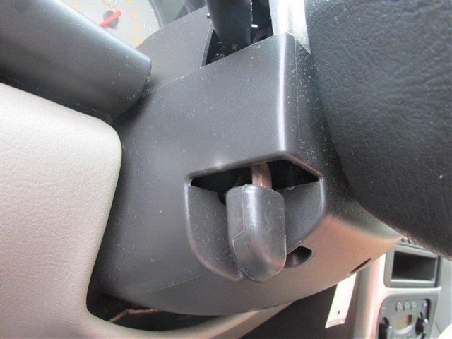 Saturn L Series 2003 photo 9