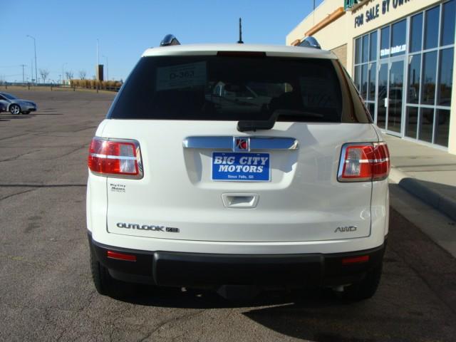 Saturn Outlook 2007 photo 2