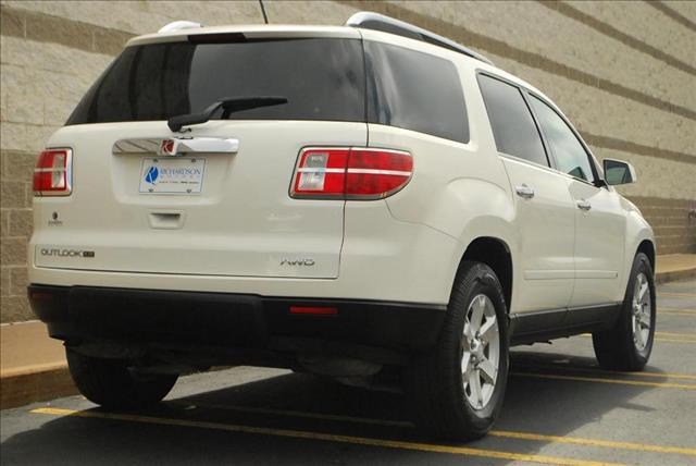 Saturn Outlook XLS SUV