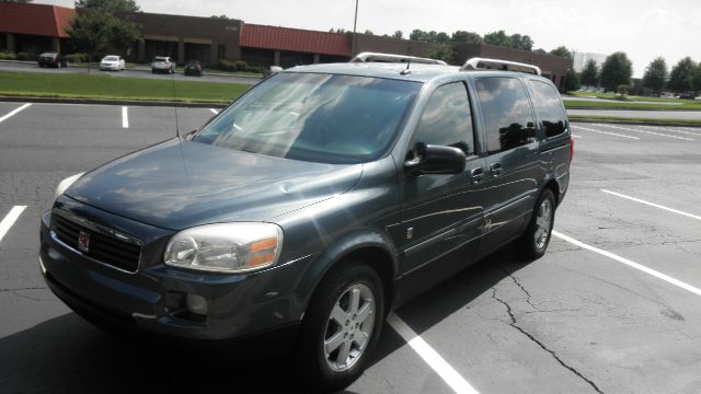 Saturn Relay 2005 photo 2