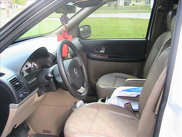 Saturn Relay 2005 photo 2