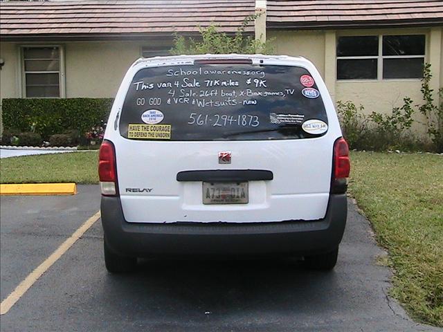 Saturn Relay 2005 photo 3