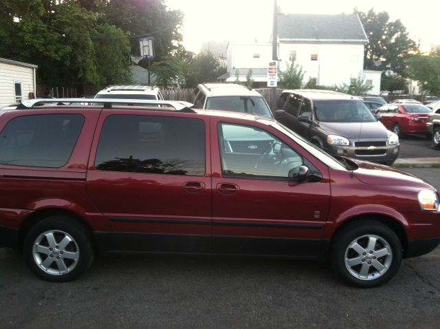 Saturn Relay 2005 photo 1