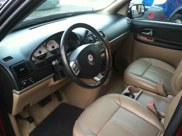 Saturn Relay 2005 photo 3