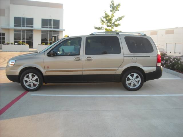 Saturn Relay 2005 photo 1