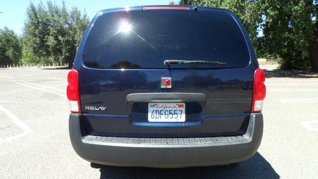 Saturn Relay 2005 photo 3