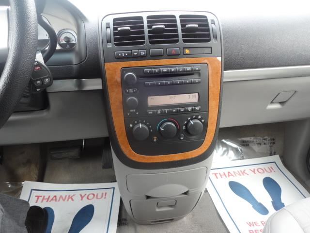 Saturn Relay 2005 photo 12