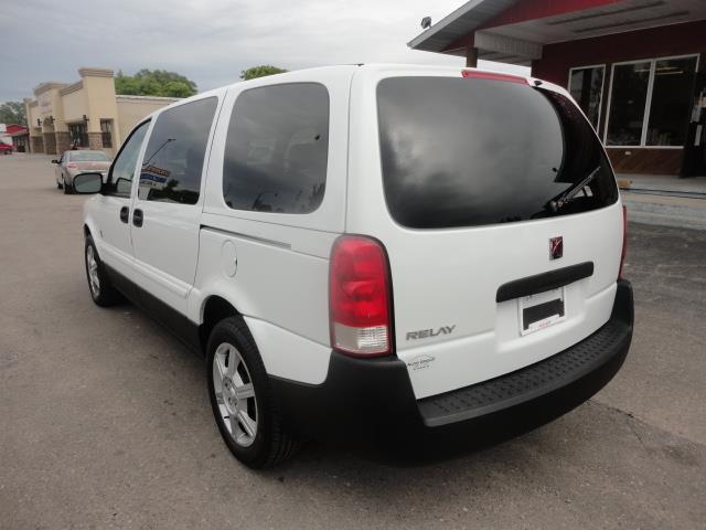 Saturn Relay 2005 photo 13