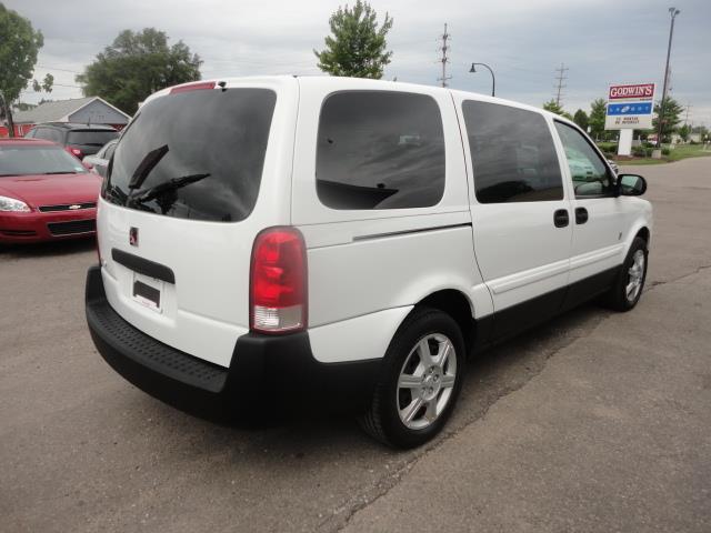 Saturn Relay 2005 photo 32