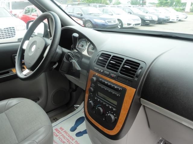 Saturn Relay 2005 photo 9