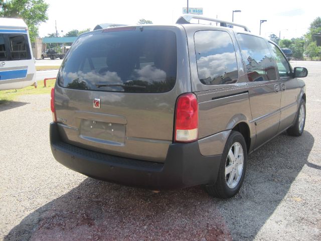 Saturn Relay 2005 photo 1