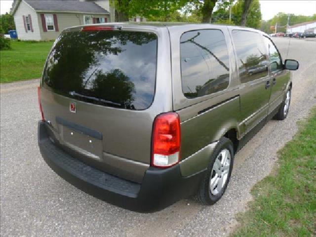 Saturn Relay 2005 photo 3