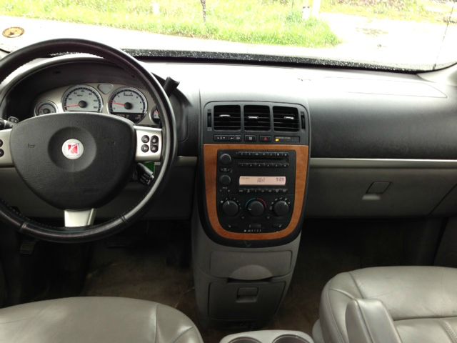 Saturn Relay 2006 photo 1