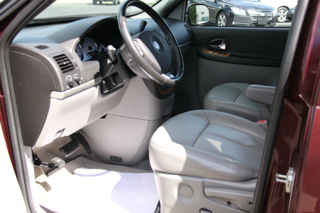 Saturn Relay 2007 photo 2