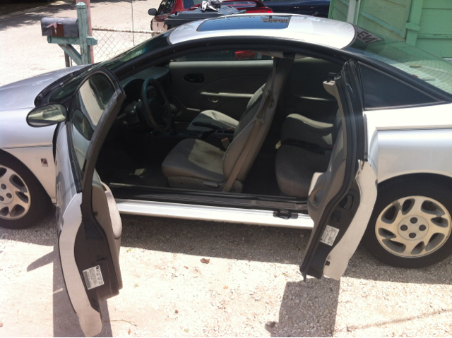 Saturn SC 2002 photo 2