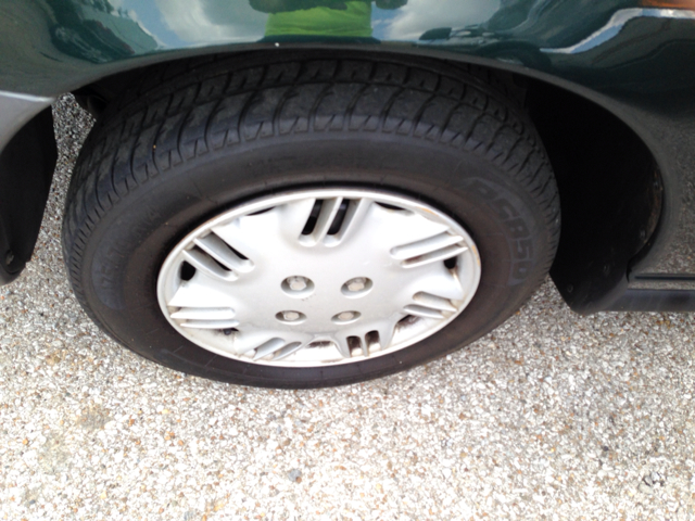 Saturn SL Base S Sedan