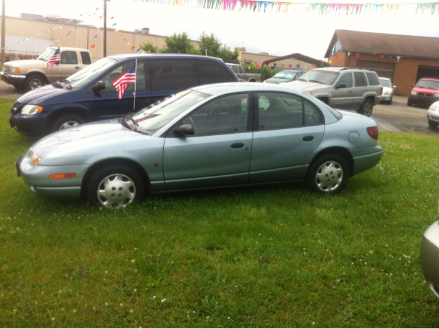 Saturn SL 2002 photo 1