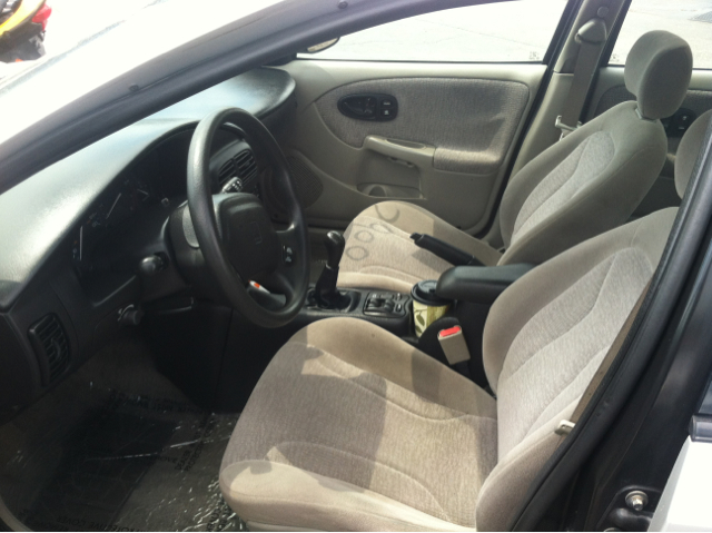 Saturn SL 2002 photo 2