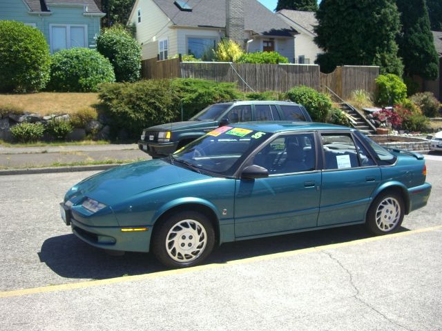 Saturn S Series XLS Sedan