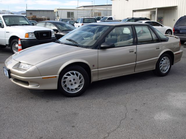 Saturn S Series XLS Sedan