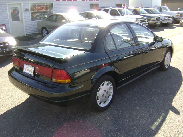 Saturn S Series XLS Sedan