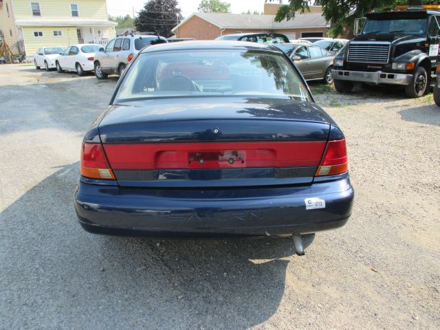 Saturn S Series XLS Sedan