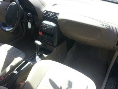 Saturn S Series XLS Sedan