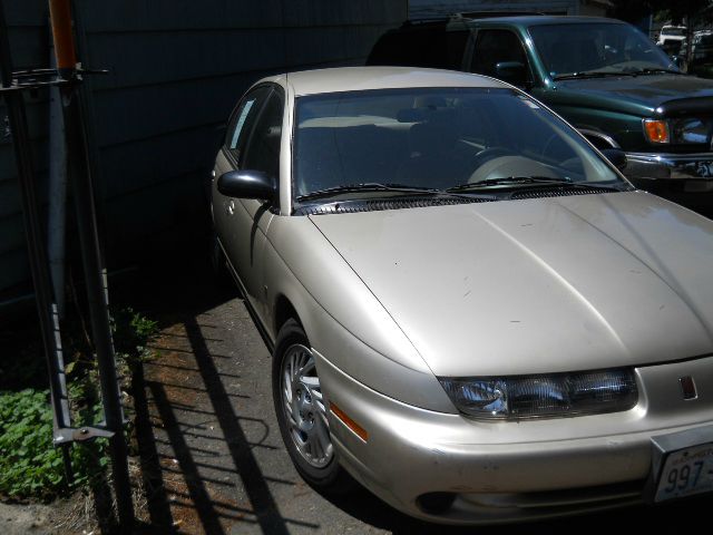 Saturn S Series XLS Sedan