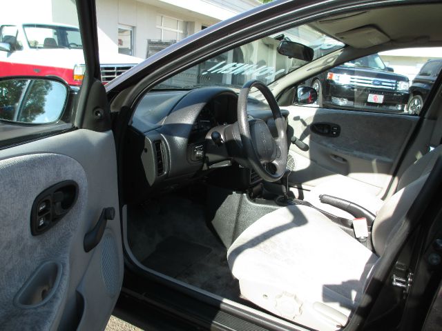 Saturn S Series XLS Sedan