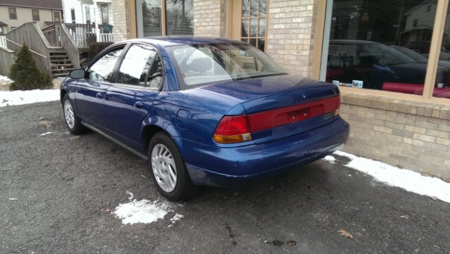 Saturn S Series XLS Sedan