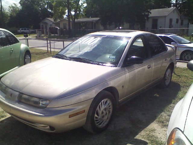 Saturn S Series XLS Sedan