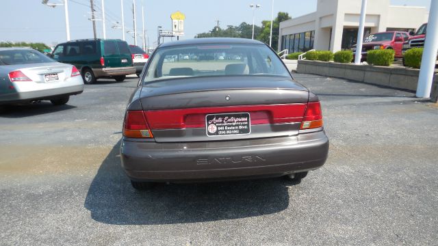 Saturn S Series XLS Sedan
