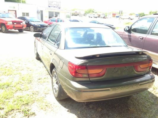 Saturn S Series REG CAB 4x4 Truck Sedan