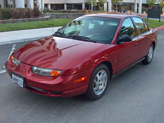 Saturn S Series XLS Sedan