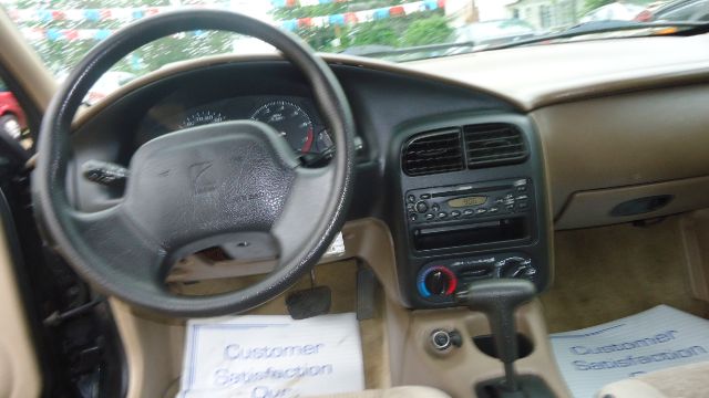 Saturn S Series XLS Sedan