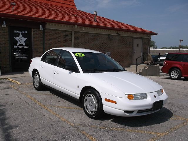 Saturn S Series XLS Sedan