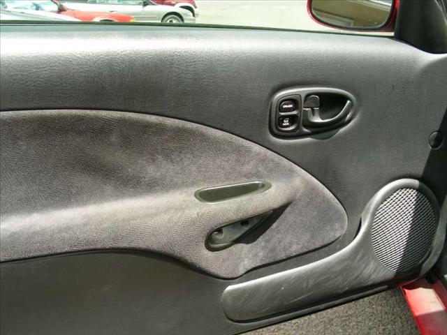 Saturn S Series 2001 photo 4