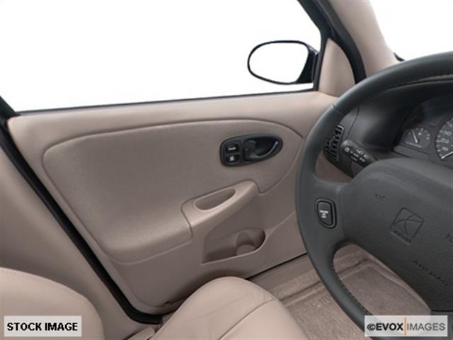 Saturn S Series 2001 photo 2