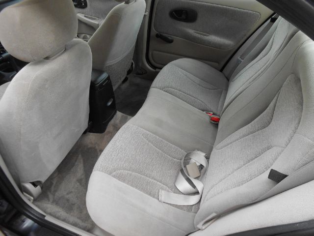 Saturn S Series 2001 photo 11