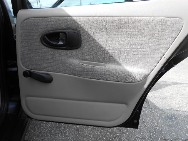 Saturn S Series 2001 photo 12