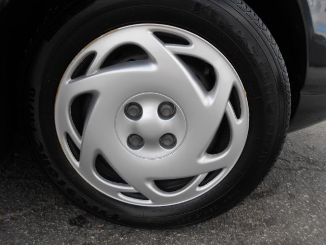 Saturn S Series 2001 photo 5