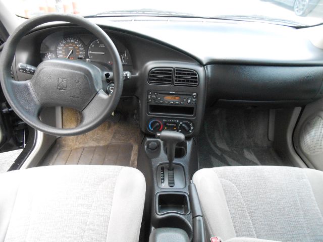Saturn S Series 2001 photo 9