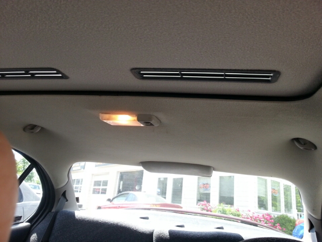 Saturn S Series 2001 photo 8