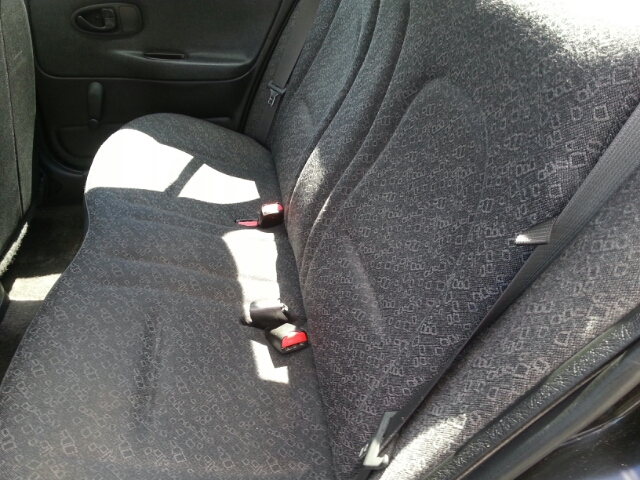 Saturn S Series 2001 photo 9