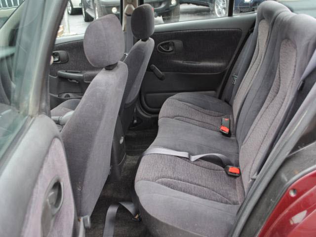 Saturn S Series 2001 photo 4